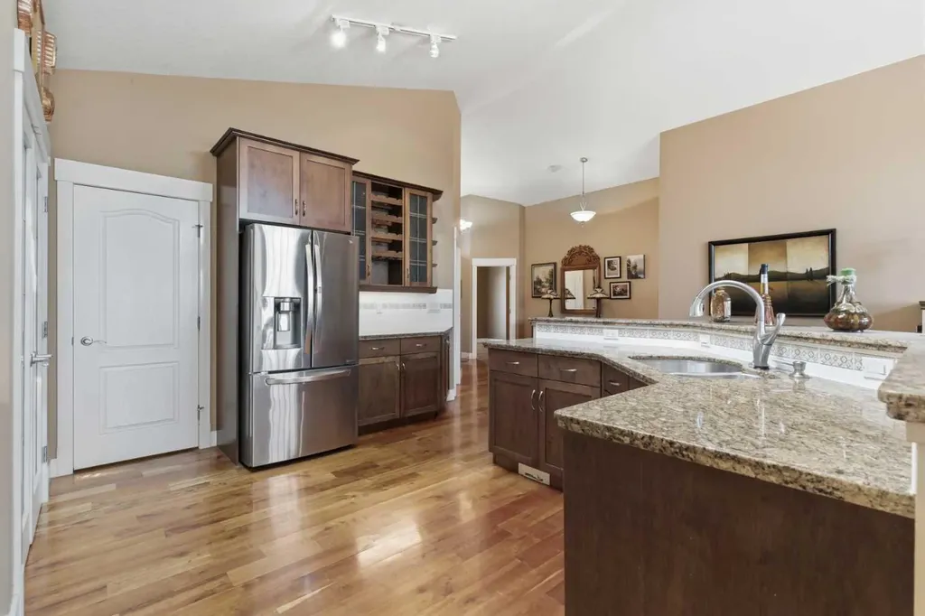 183 Discovery Ridge Way SW Calgary AB T3H 5G3