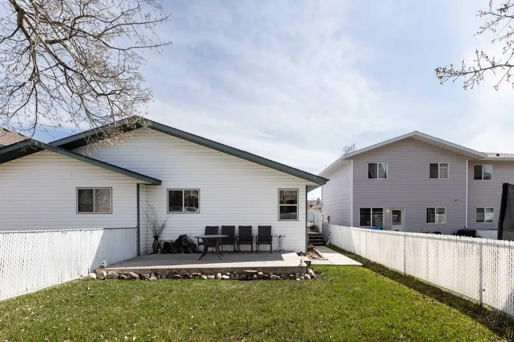 4 Westwood Court Sylvan Lake AB T4S 1P7