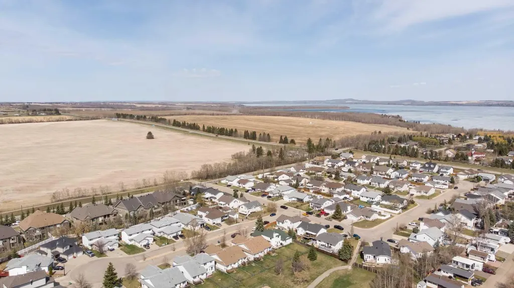 4 Westwood Court Sylvan Lake AB T4S 1P7
