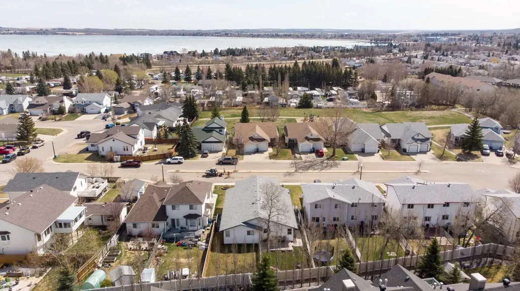 4 Westwood Court Sylvan Lake AB T4S 1P7