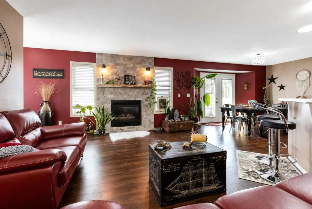4 Westwood Court Sylvan Lake AB T4S 1P7