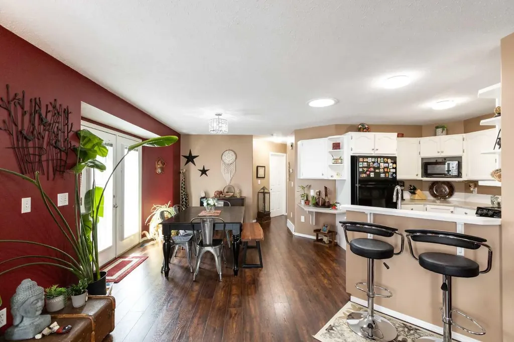 4 Westwood Court Sylvan Lake AB T4S 1P7
