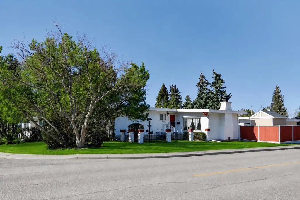 6451 70 Street NW Calgary AB T3B 3J5