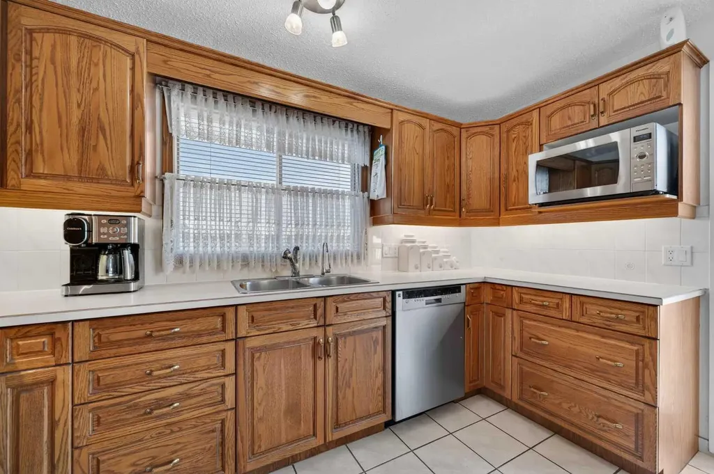 6451 70 Street NW Calgary AB T3B 3J5