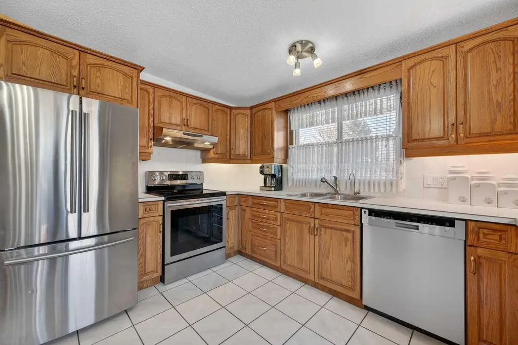 6451 70 Street NW Calgary AB T3B 3J5