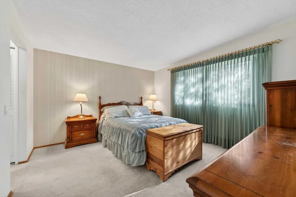 6451 70 Street NW Calgary AB T3B 3J5
