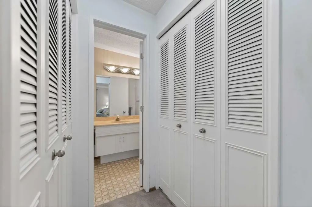6451 70 Street NW Calgary AB T3B 3J5