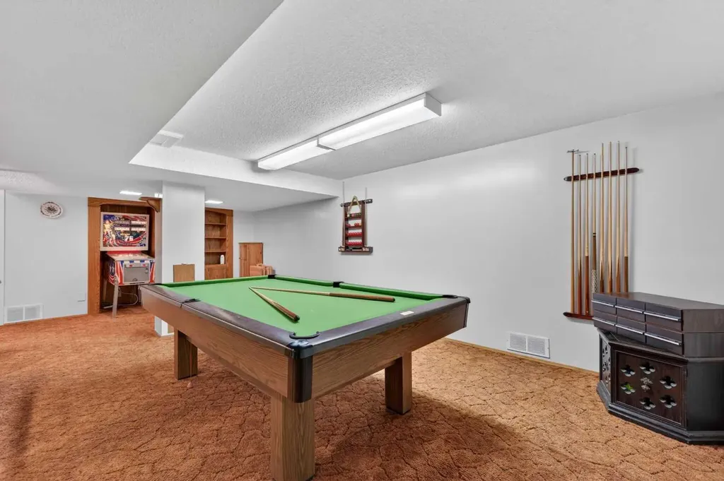 6451 70 Street NW Calgary AB T3B 3J5