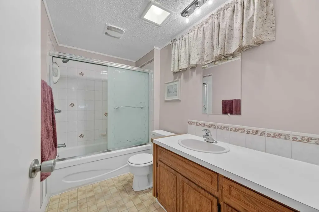 6451 70 Street NW Calgary AB T3B 3J5