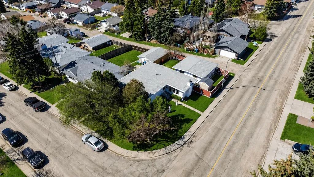 6451 70 Street NW Calgary AB T3B 3J5
