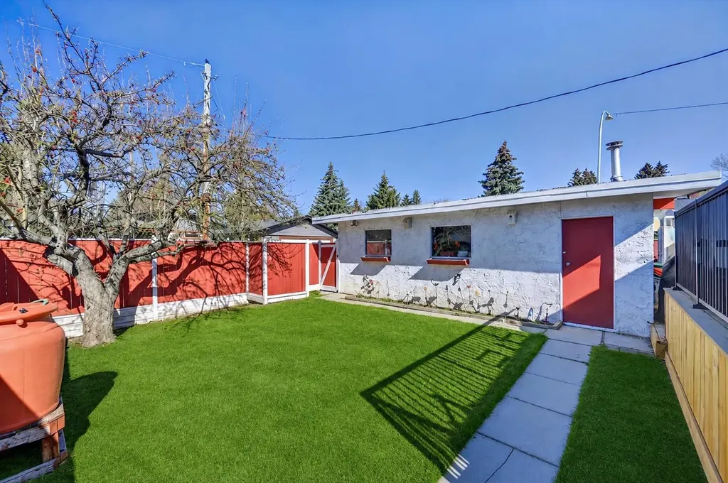 6451 70 Street NW Calgary AB T3B 3J5