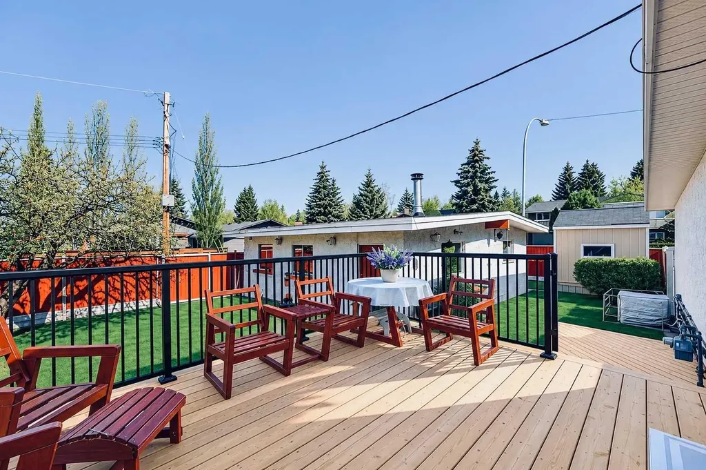 6451 70 Street NW Calgary AB T3B 3J5