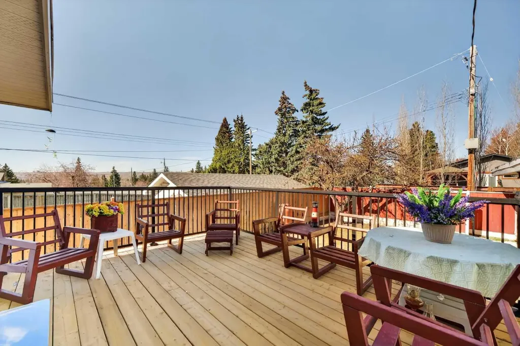 6451 70 Street NW Calgary AB T3B 3J5