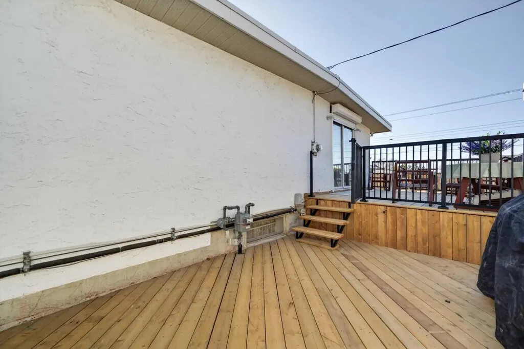 6451 70 Street NW Calgary AB T3B 3J5
