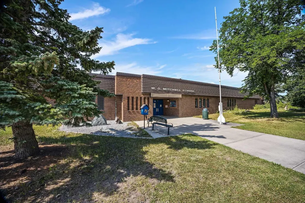 6451 70 Street NW Calgary AB T3B 3J5