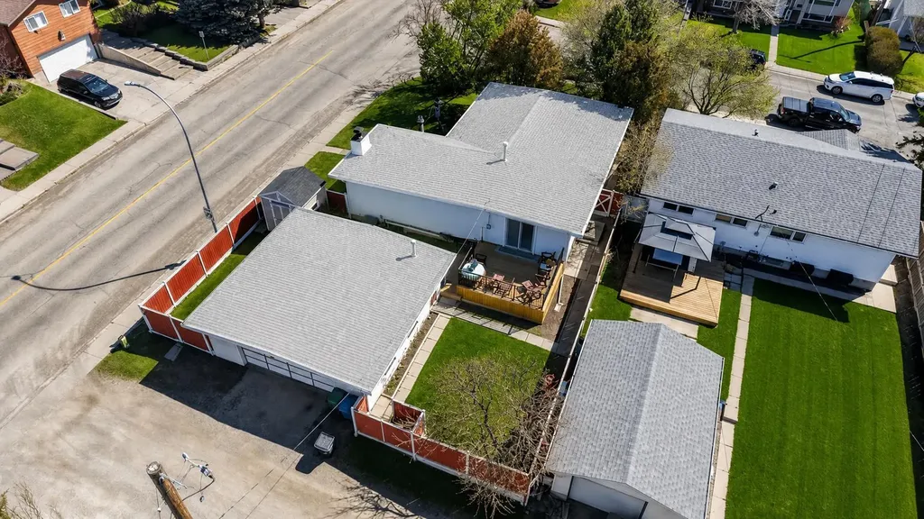 6451 70 Street NW Calgary AB T3B 3J5