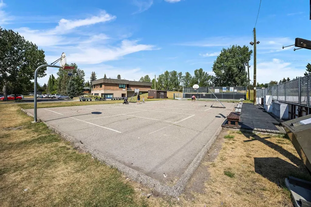 6451 70 Street NW Calgary AB T3B 3J5