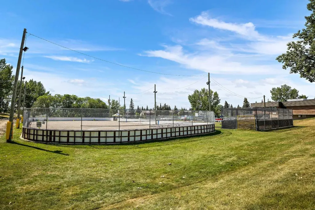 6451 70 Street NW Calgary AB T3B 3J5