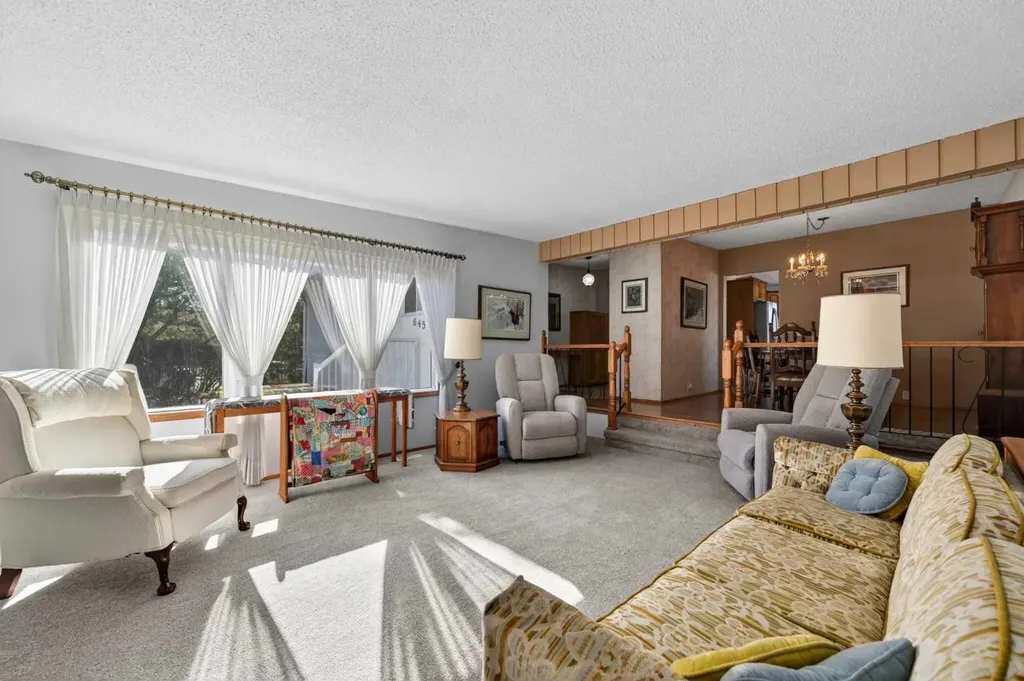 6451 70 Street NW Calgary AB T3B 3J5