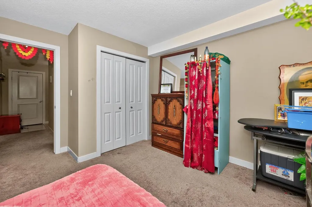 6118 80 Avenue NE Calgary AB T3j 1B3