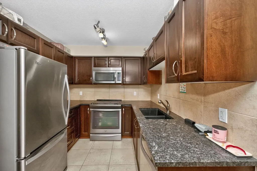 6118 80 Avenue NE Calgary AB T3j 1B3
