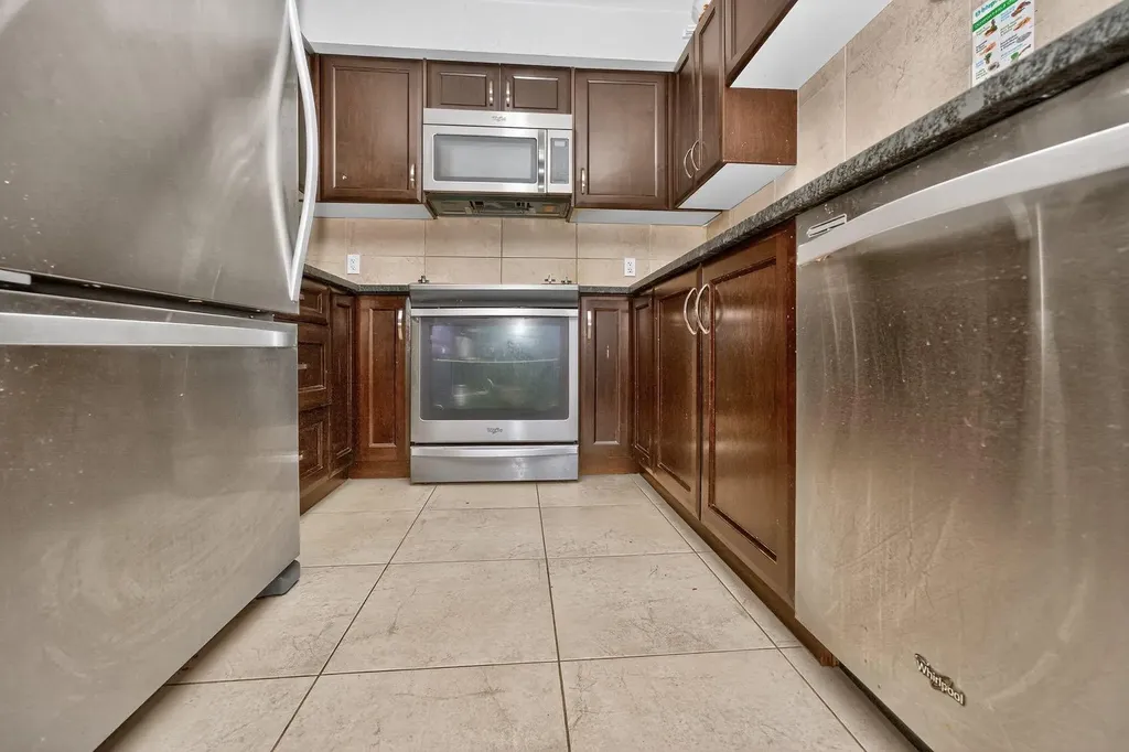 6118 80 Avenue NE Calgary AB T3j 1B3