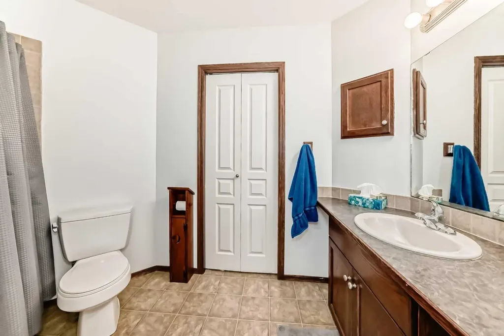 102 Robinson Avenue Penhold AB T0M1R0