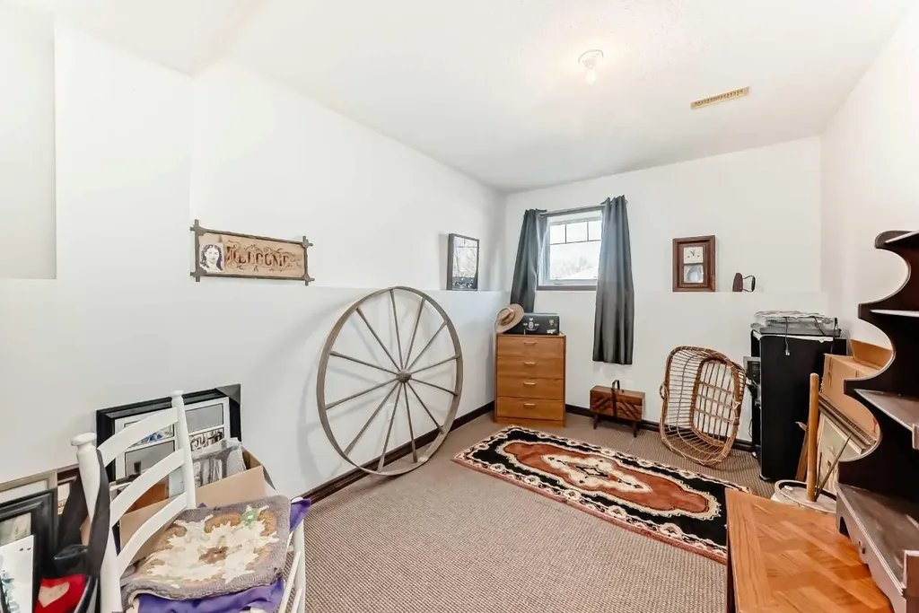 102 Robinson Avenue Penhold AB T0M1R0