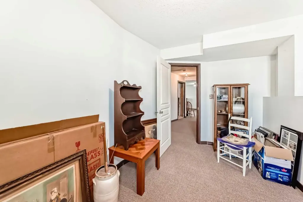 102 Robinson Avenue Penhold AB T0M1R0