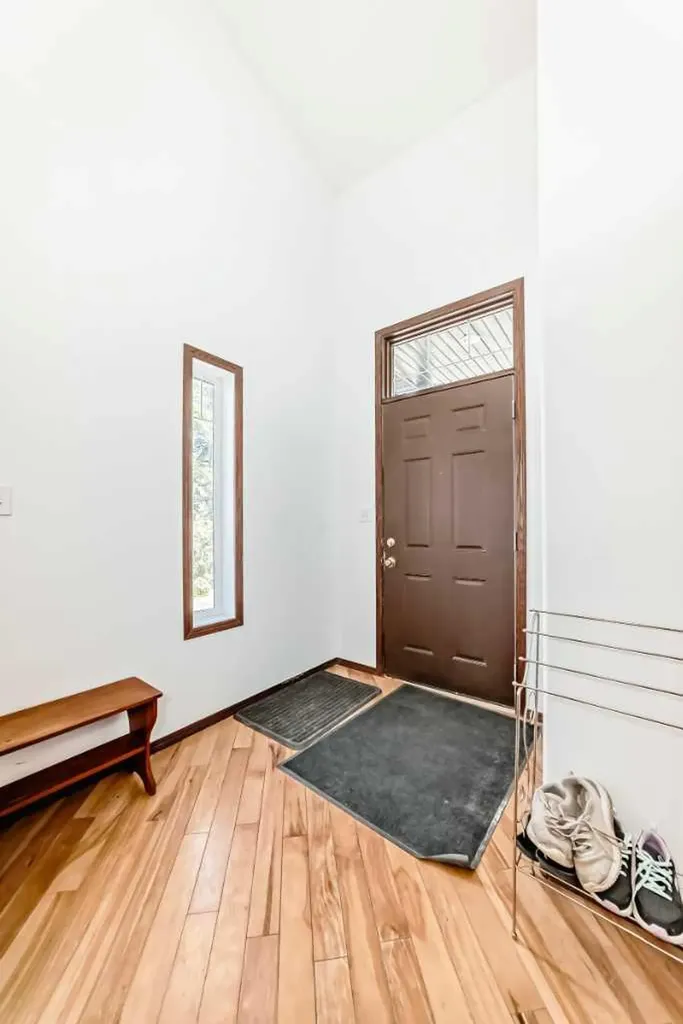 102 Robinson Avenue Penhold AB T0M1R0