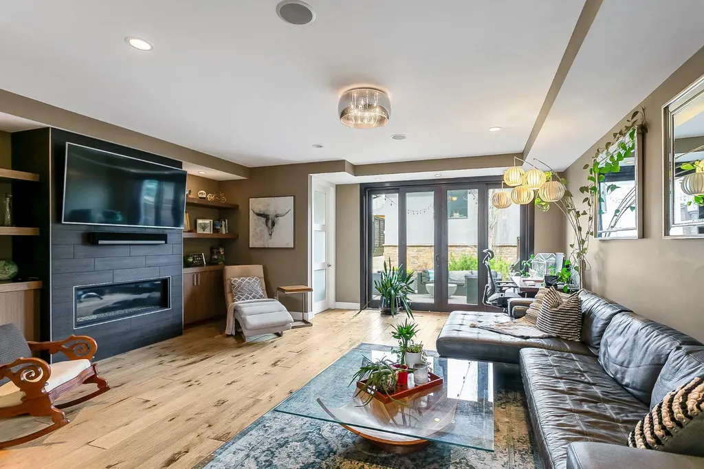 1834 30 Avenue SW Calgary AB T2T 1P7