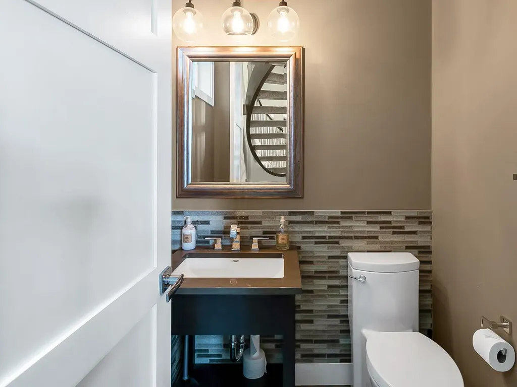 1834 30 Avenue SW Calgary AB T2T 1P7