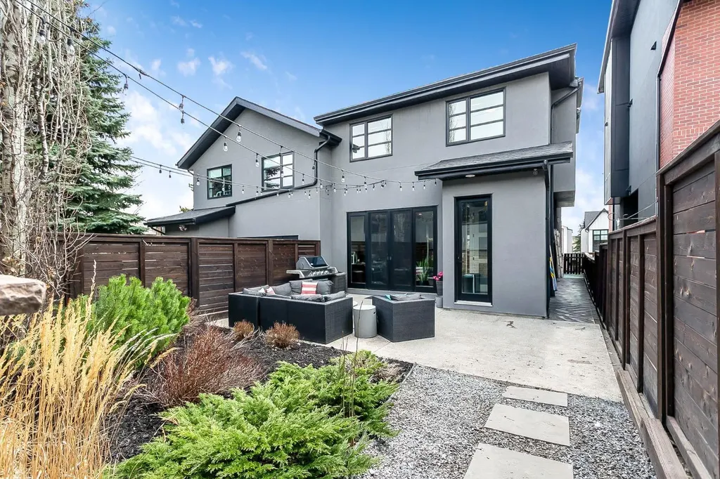 1834 30 Avenue SW Calgary AB T2T 1P7