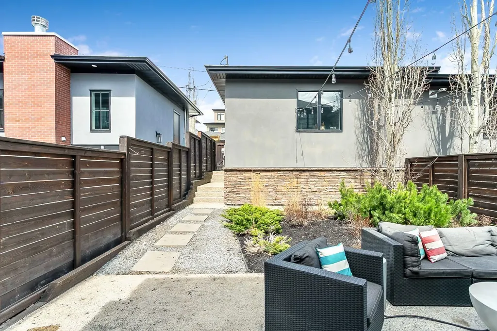 1834 30 Avenue SW Calgary AB T2T 1P7