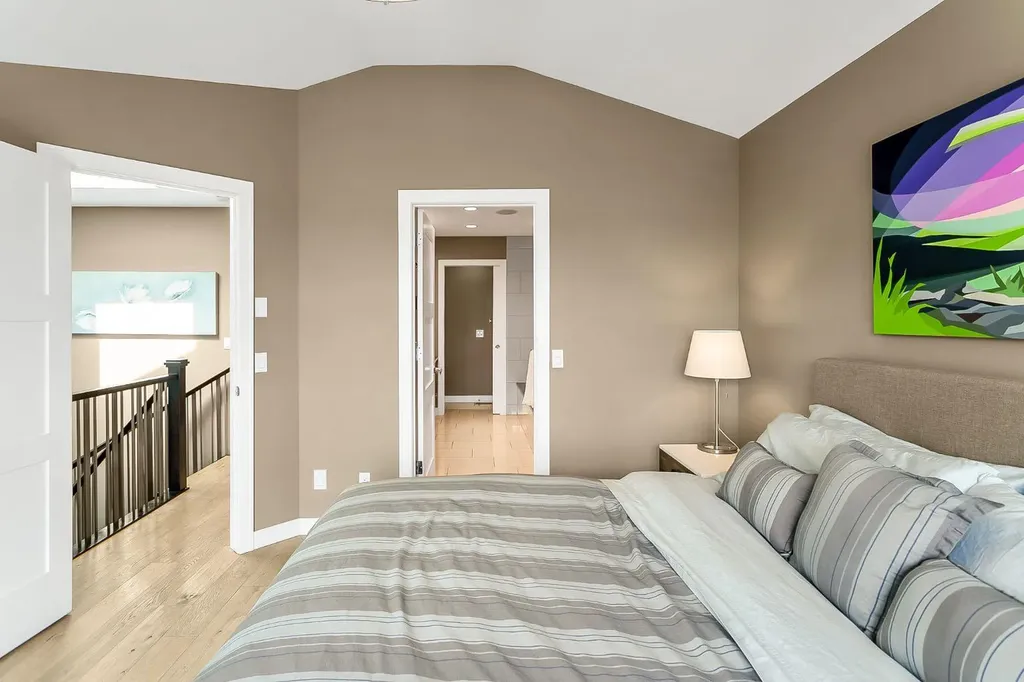 1834 30 Avenue SW Calgary AB T2T 1P7