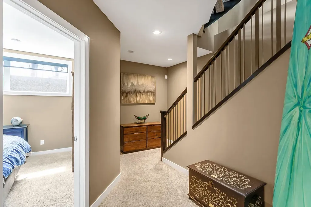 1834 30 Avenue SW Calgary AB T2T 1P7