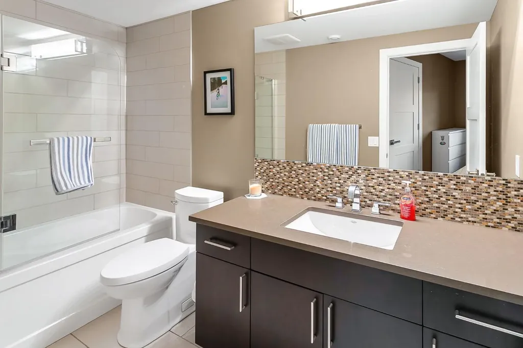 1834 30 Avenue SW Calgary AB T2T 1P7