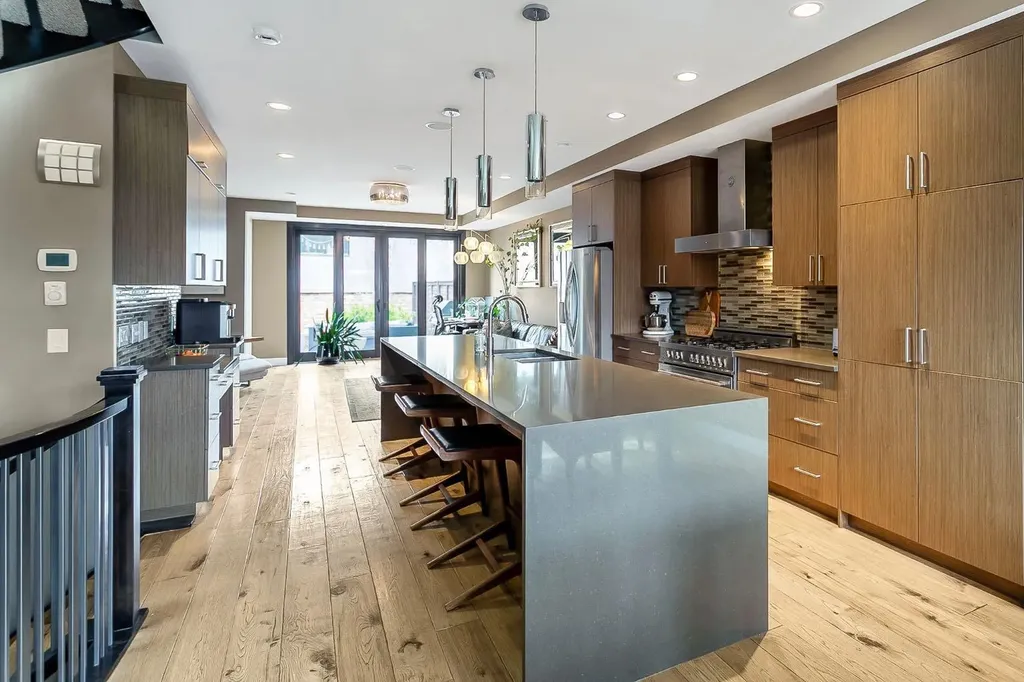 1834 30 Avenue SW Calgary AB T2T 1P7