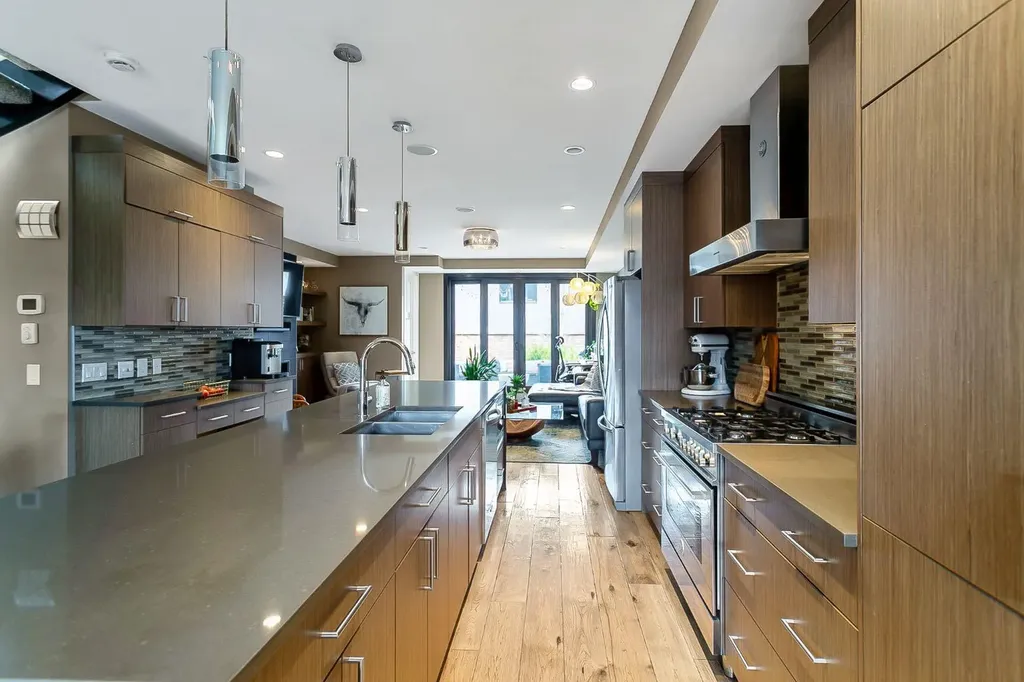1834 30 Avenue SW Calgary AB T2T 1P7