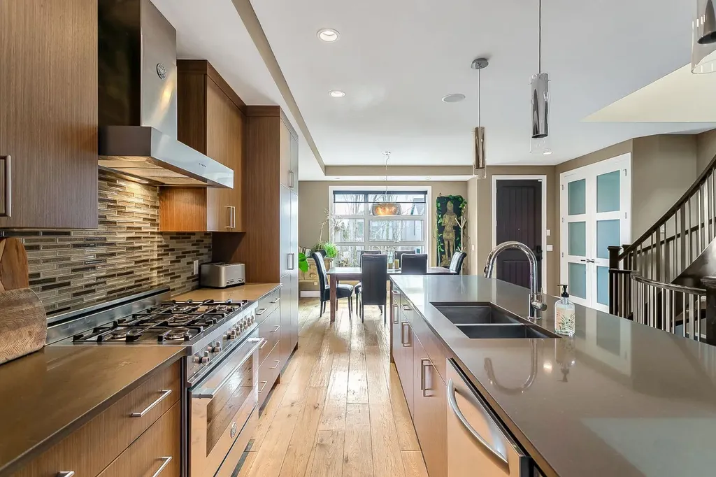 1834 30 Avenue SW Calgary AB T2T 1P7