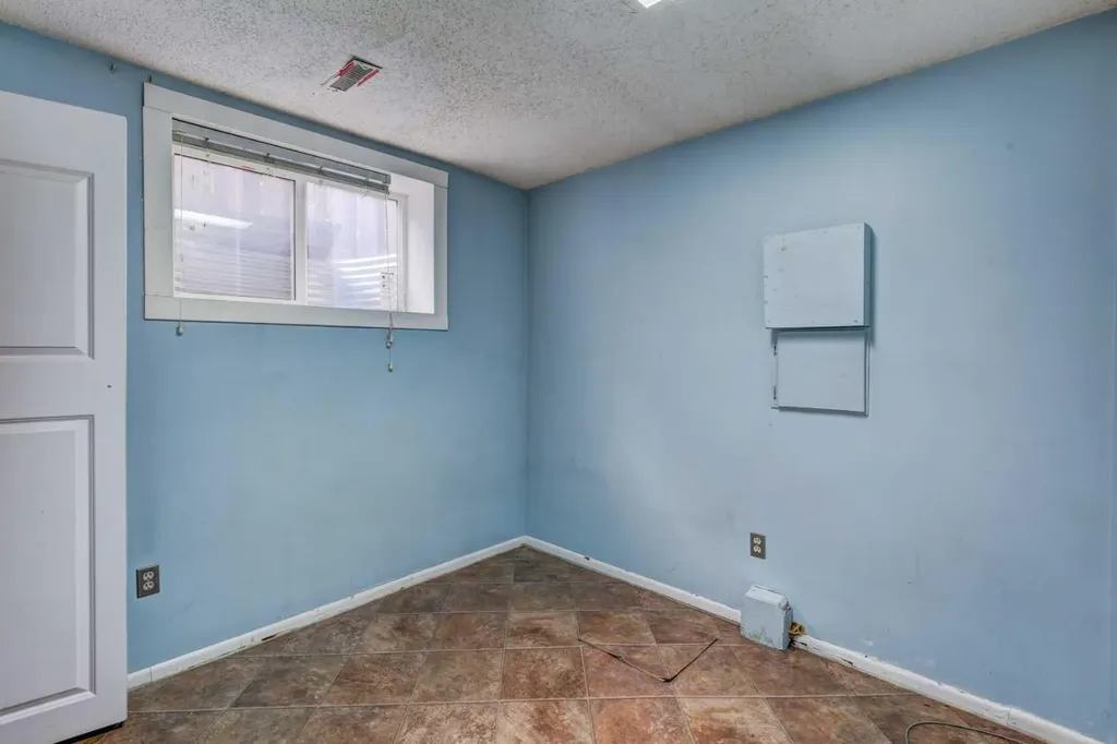 1163 Falworth Road NE Calgary AB T3J 1C8