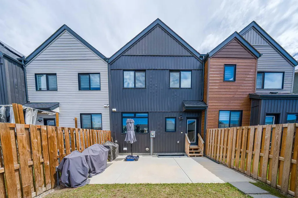 20545 Main Street SE Calgary AB T3M 3E9