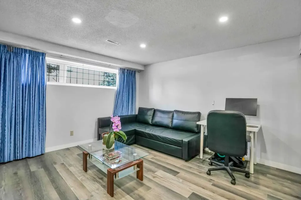 76 Aberfoyle Close NE Calgary AB T2A 6S6
