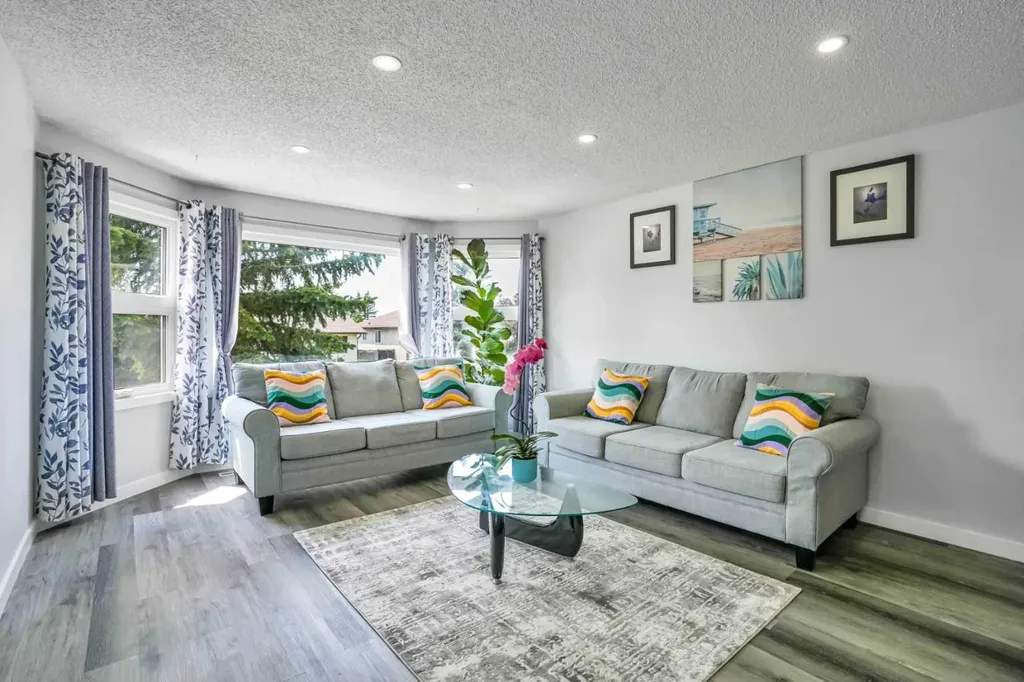 76 Aberfoyle Close NE Calgary AB T2A 6S6