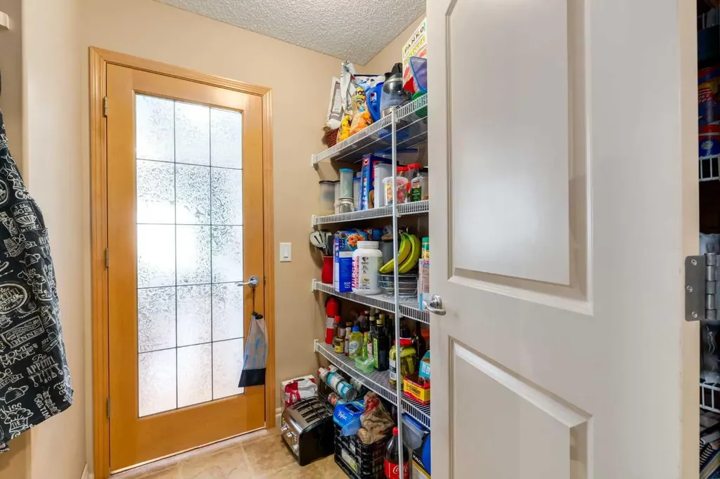 195 Willowmere Close Chestermere AB T1X 1S2