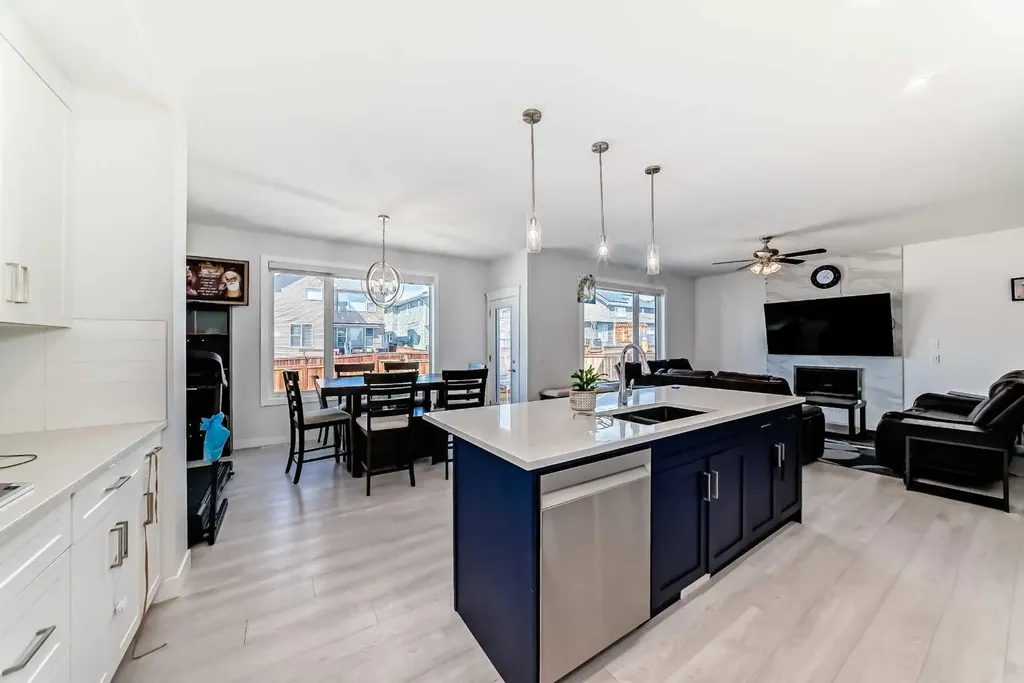 2004 Ravensdun Crescent SE Airdrie AB T4A 3K2