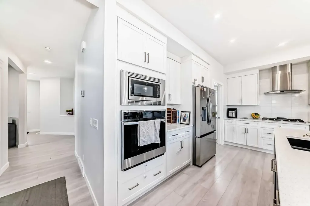 2004 Ravensdun Crescent SE Airdrie AB T4A 3K2