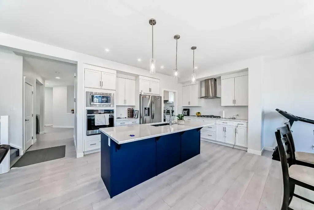 2004 Ravensdun Crescent SE Airdrie AB T4A 3K2