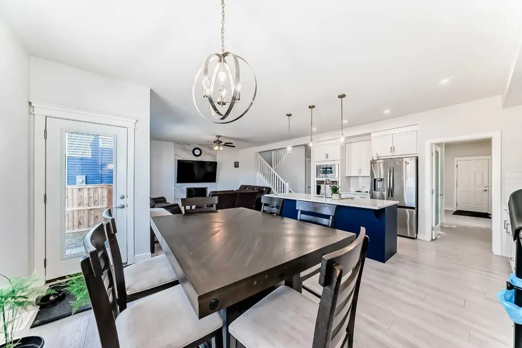 2004 Ravensdun Crescent SE Airdrie AB T4A 3K2