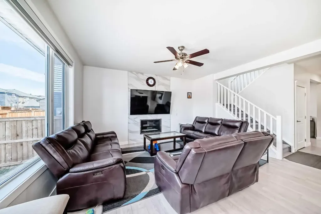 2004 Ravensdun Crescent SE Airdrie AB T4A 3K2